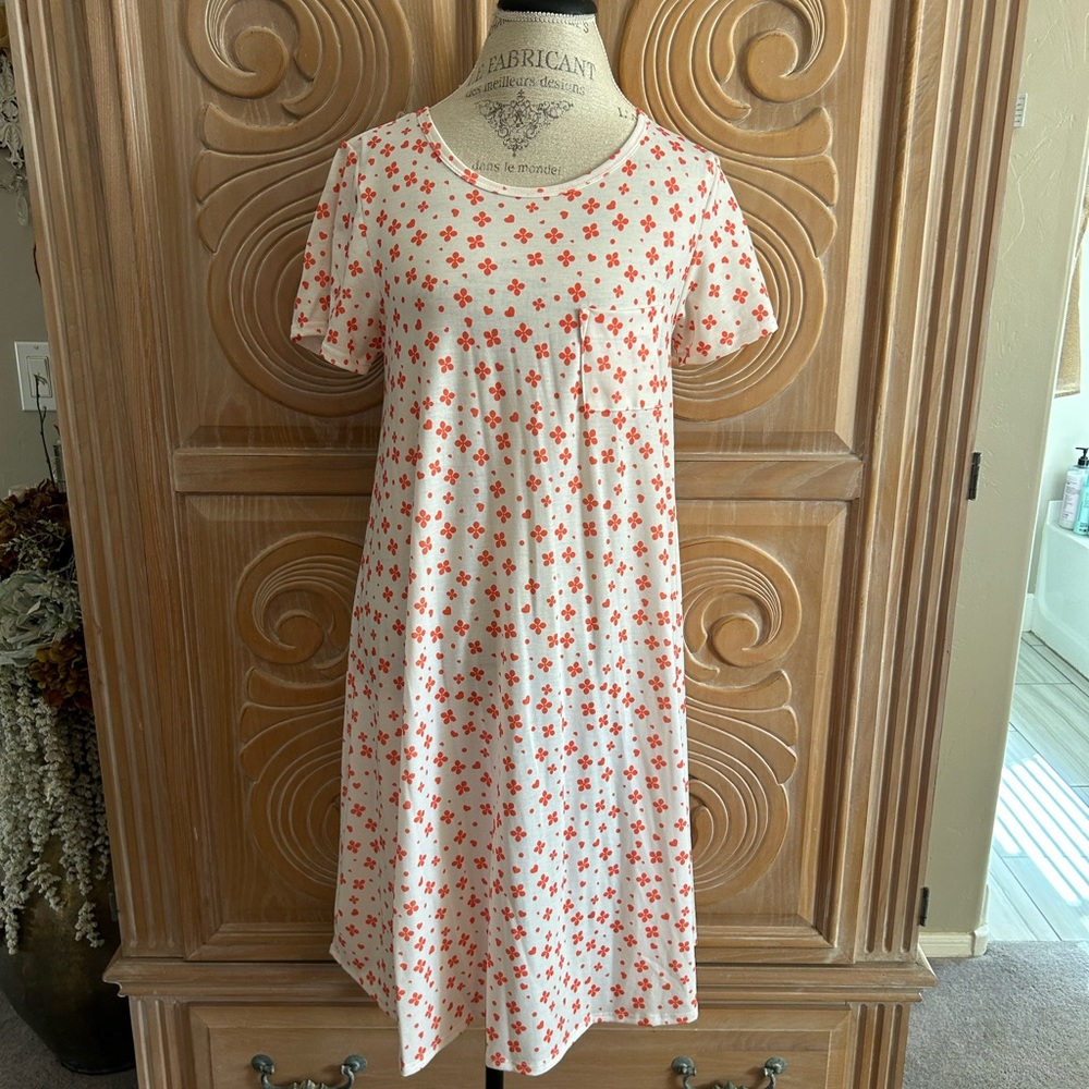 LuLaRoe Carly White with Floral Pattern. Size Small
